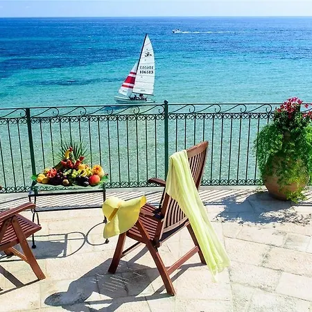 Village - Bouganville 산타마르게리타디풀라